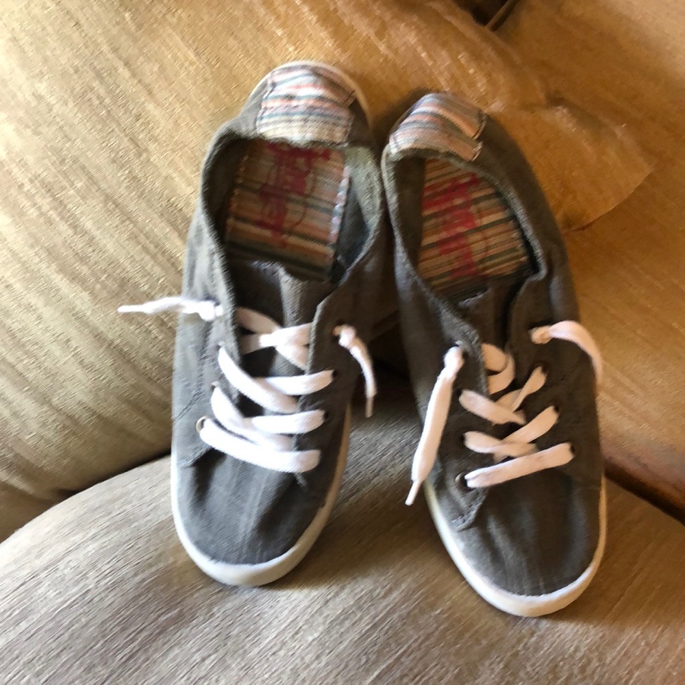 Jellypop (Abela) olive green slip on sneakers